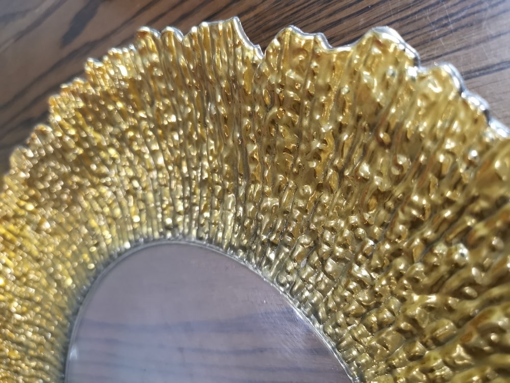 Round Reef Plastic Charger Plates